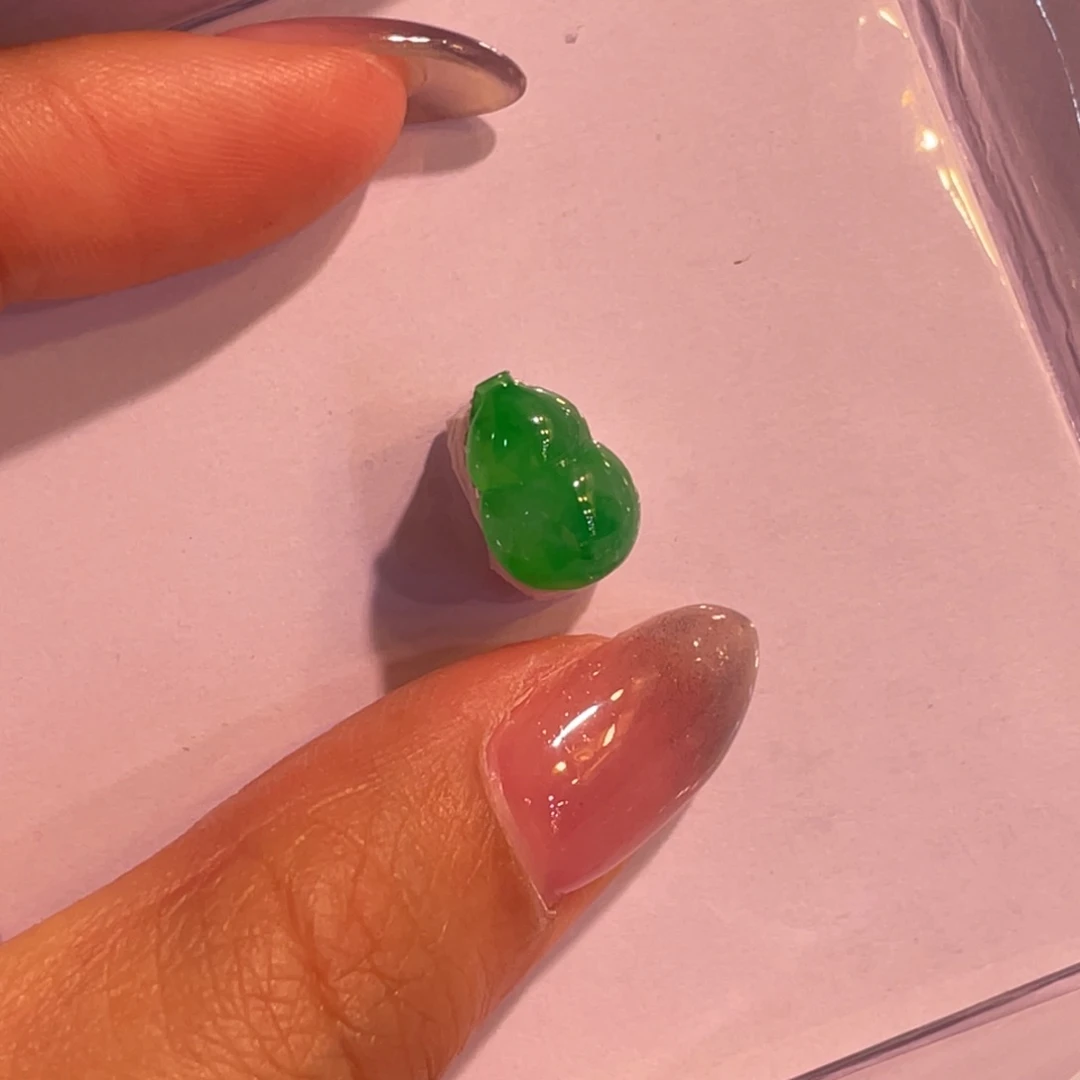 翡翠未镶嵌颈饰葫芦