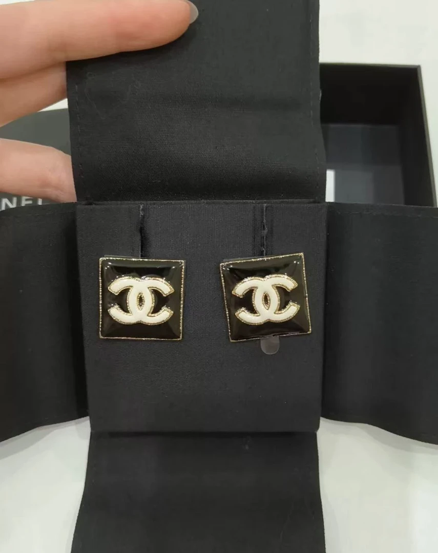 99新 Chanel/香奈儿 黑金方块耳钉/xm21270
