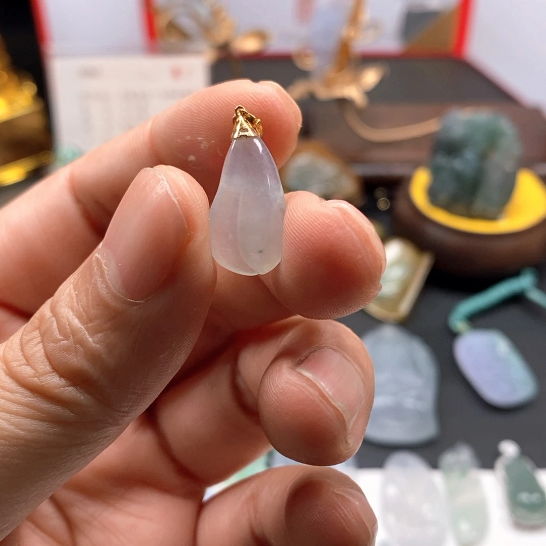 翡翠颈饰18K金镶嵌玉兰花