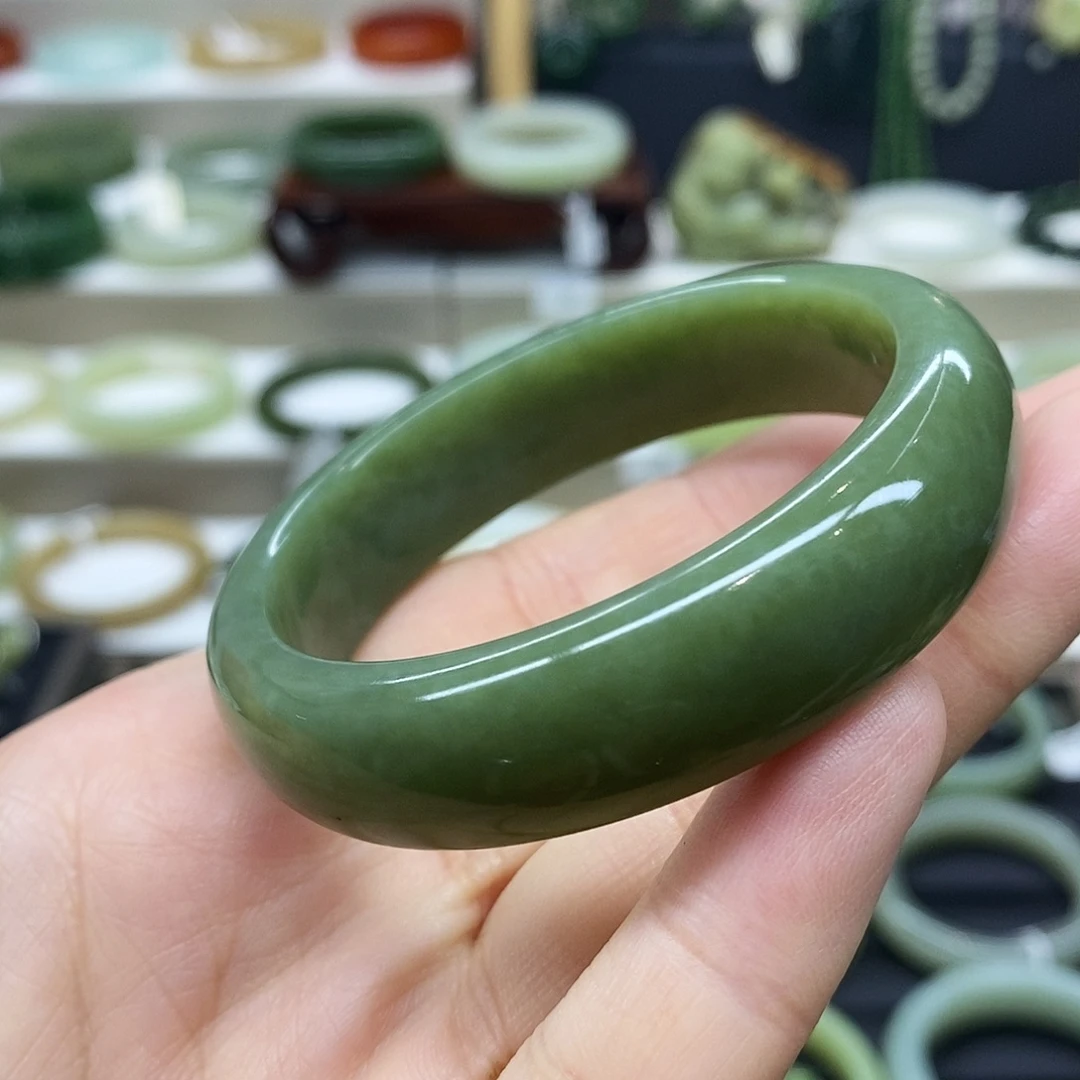 和田玉未镶嵌手镯