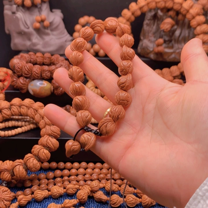 桃核手串。