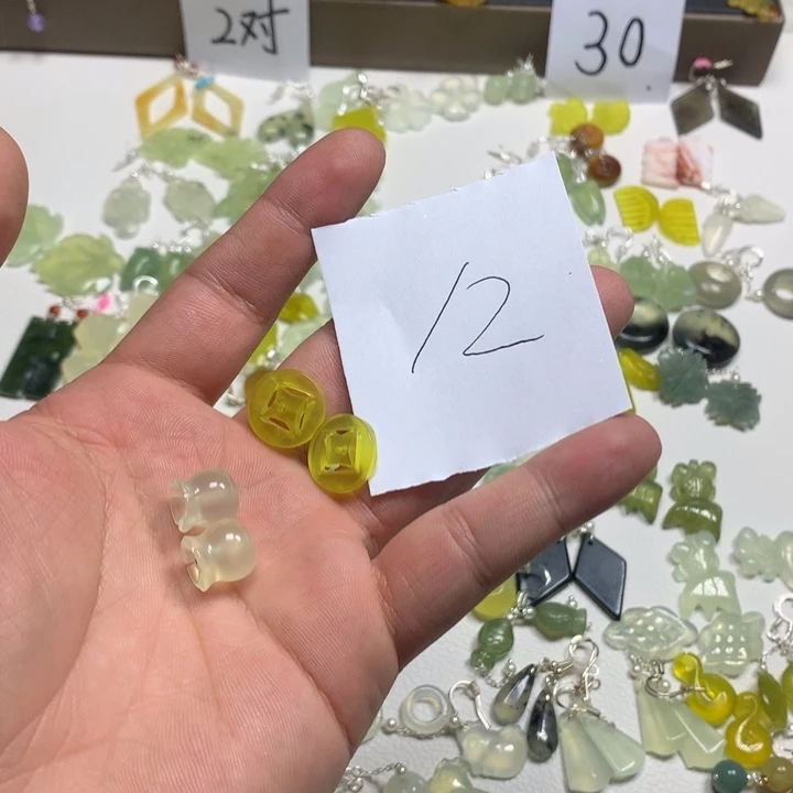 蛇纹石玉耳钉合金莹****怪