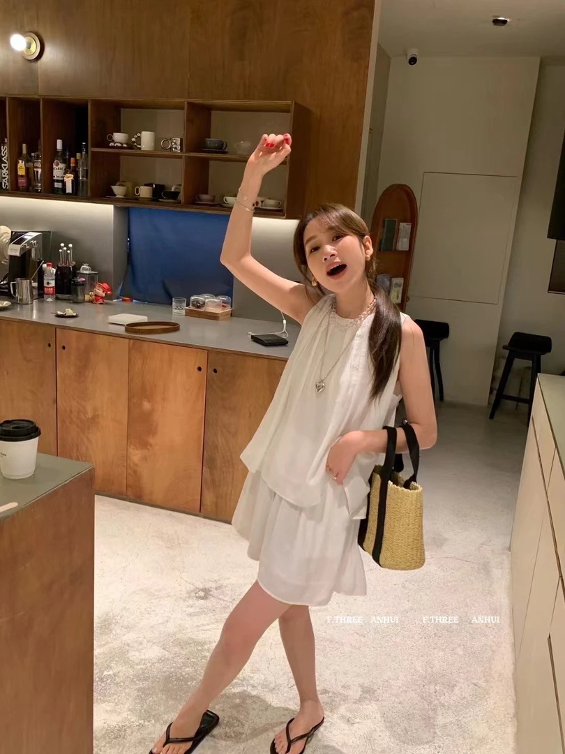 梦小小女装2025夏季新款气质挂脖背心松紧高腰显瘦阔腿短裤两件套