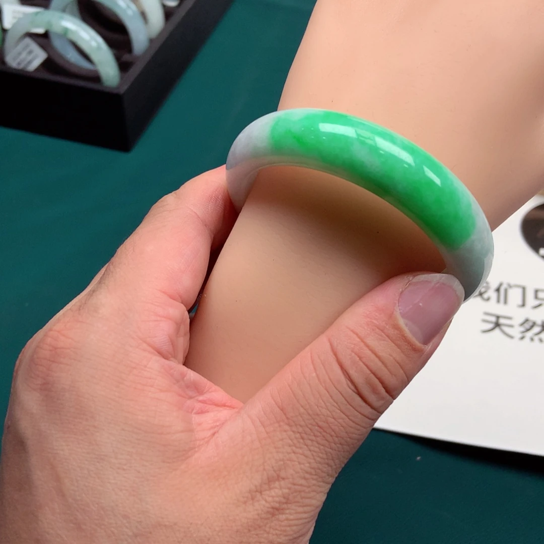 翡翠未镶嵌手镯手镯
