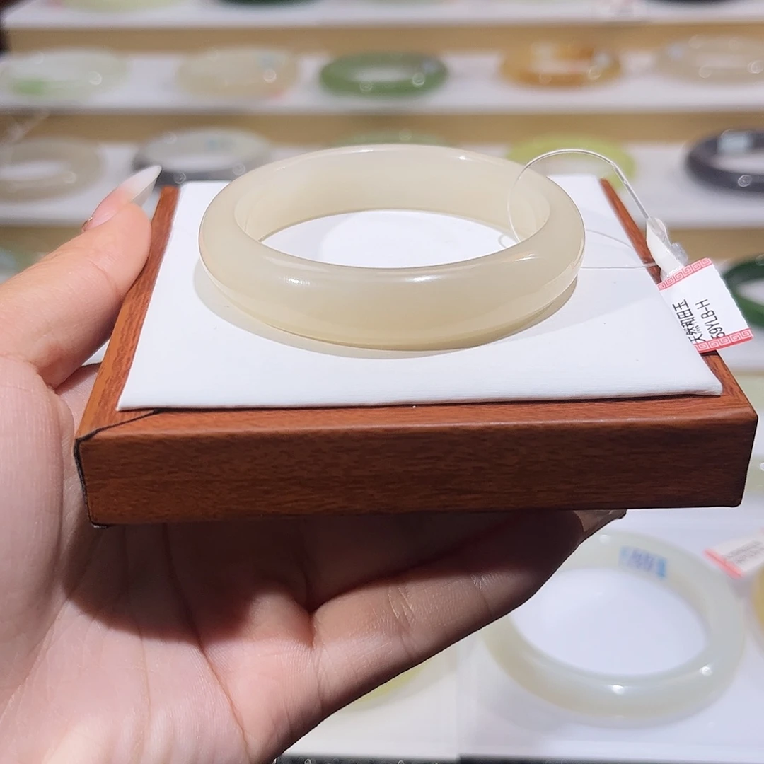 和田玉未镶嵌手镯老熟藕粉