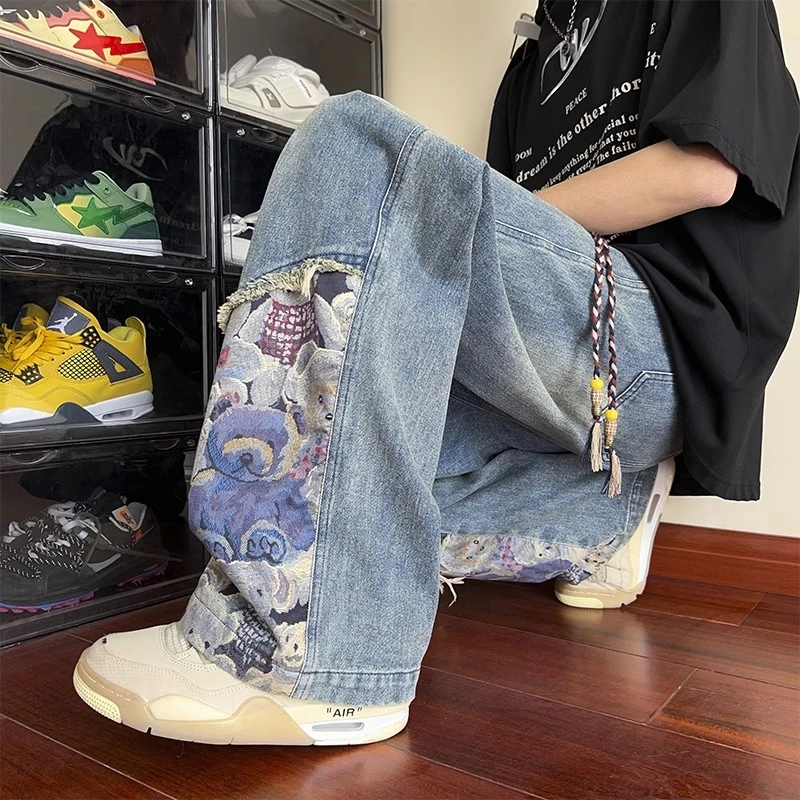 小熊拼接毛边牛仔裤男款秋季潮牌直筒宽松阔腿裤子高级感痞帅长裤