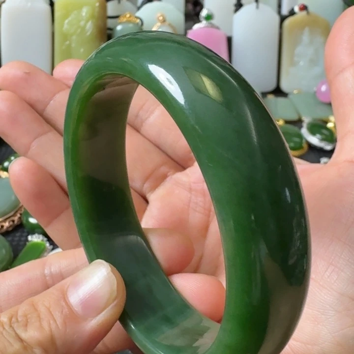 和田玉未镶嵌颈饰阳绿61