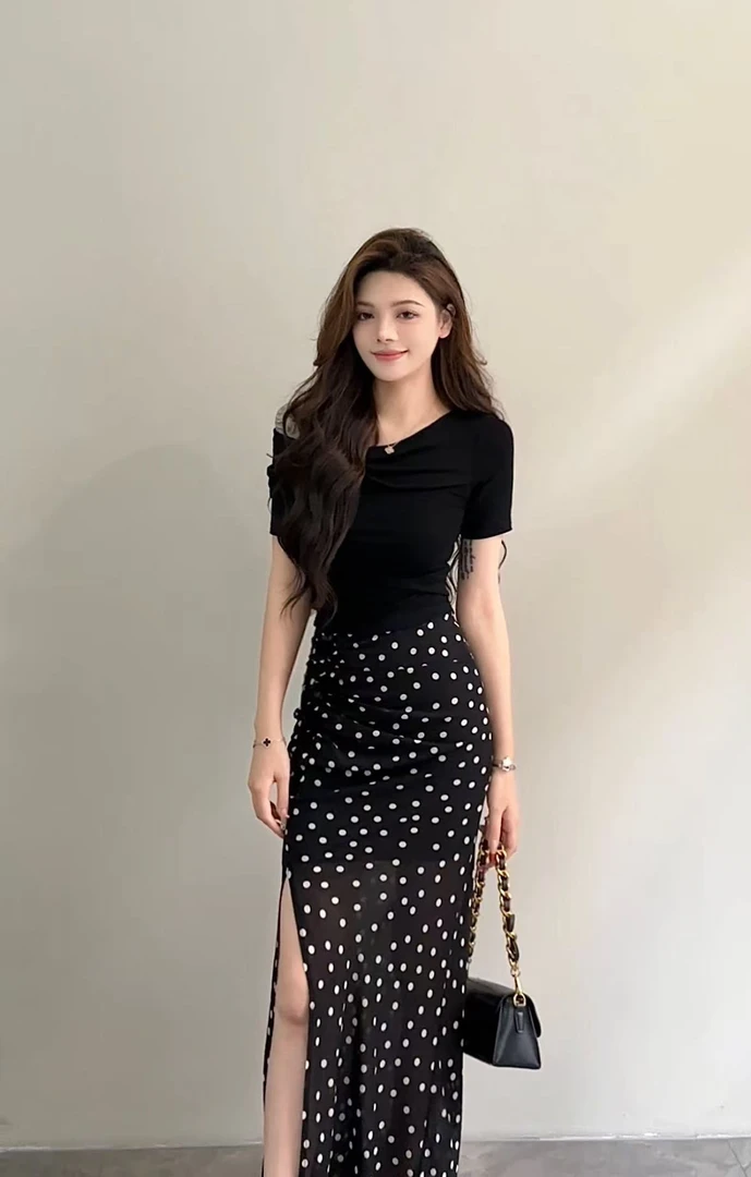 【苏苏】新款时尚潮流百搭上衣搭配波点开叉半裙显瘦两件套DT1180