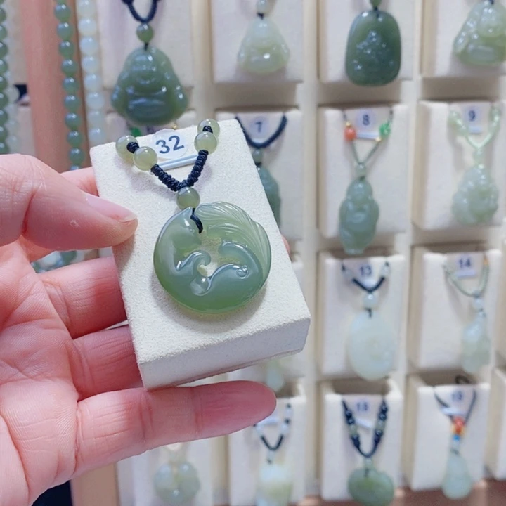 和田玉未镶嵌颈饰