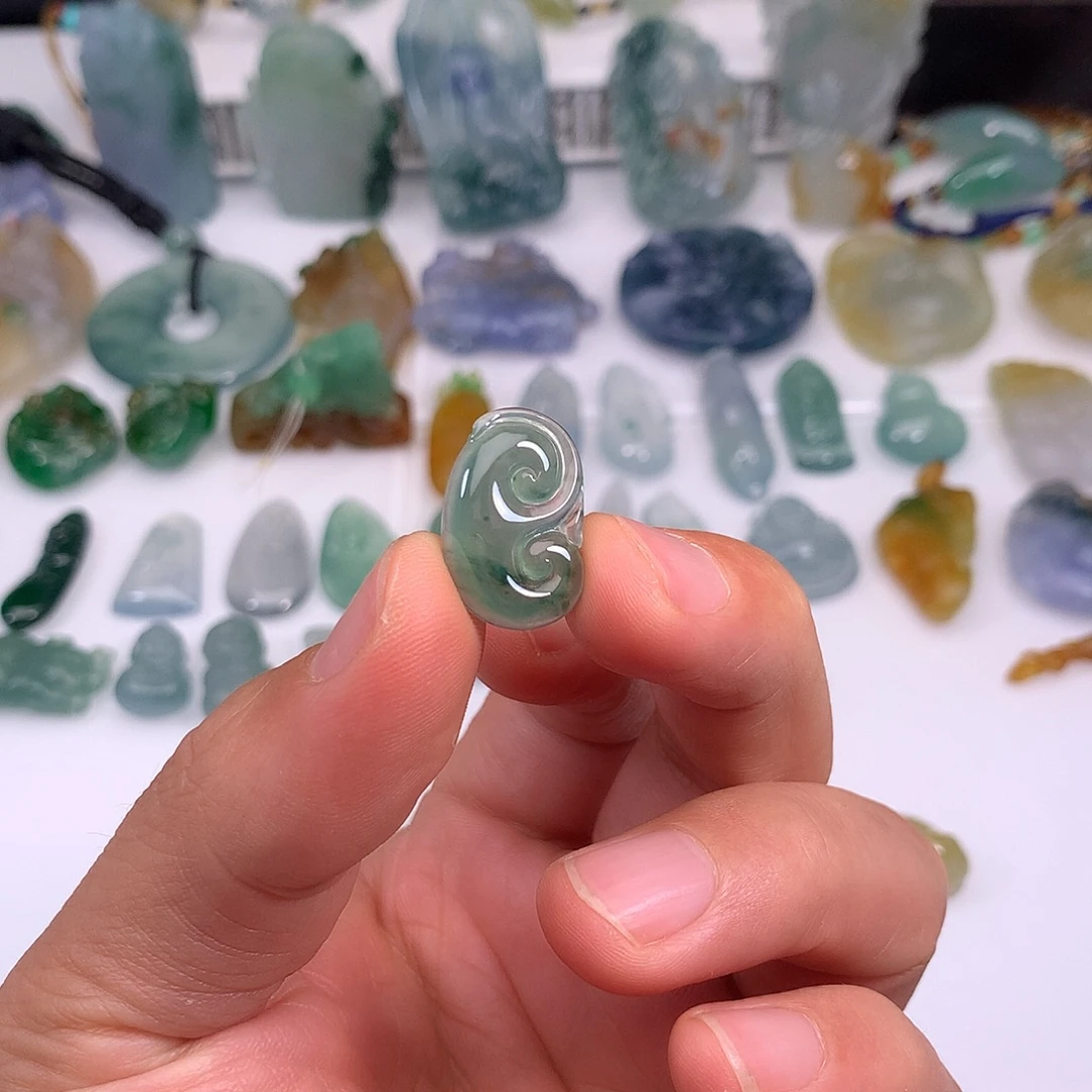 定制翡翠未镶嵌如意