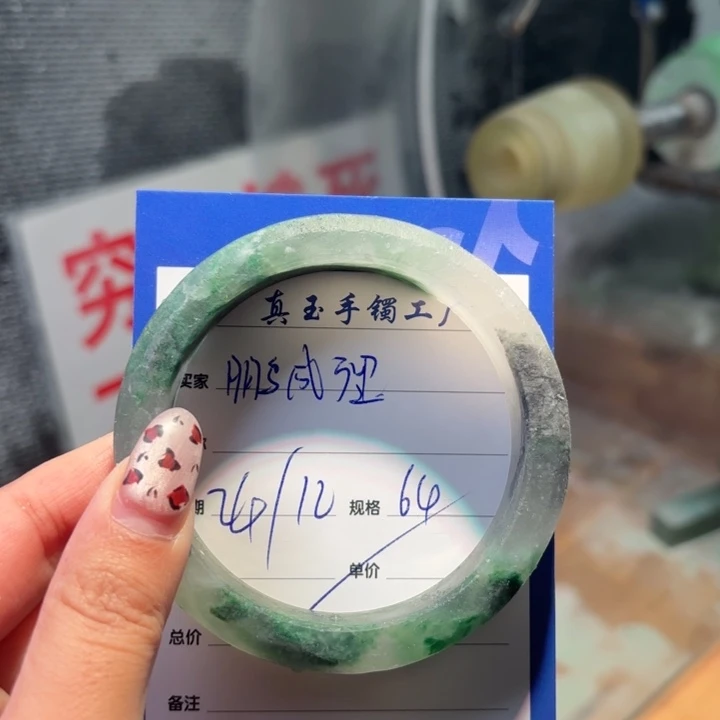 鹏***里石英质玉未镶嵌手镯