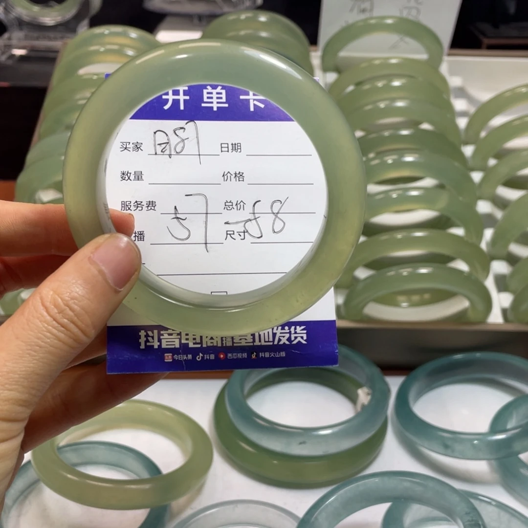 蛇纹石玉未镶嵌手镯?*
