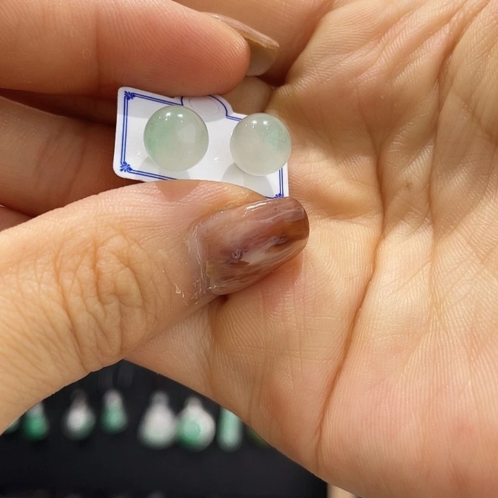 石英质玉（非洲翠）银S925镶嵌耳钉