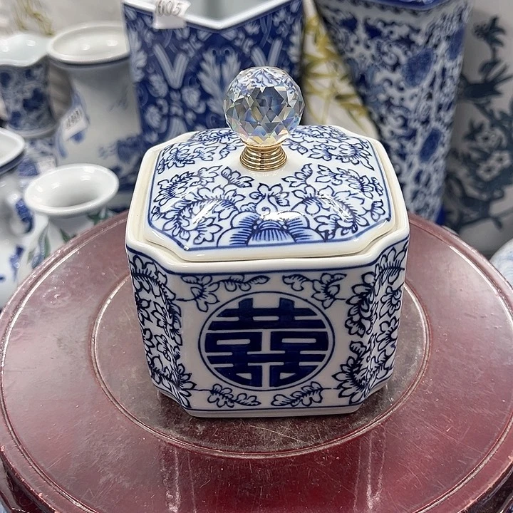摆件青花瓷手工手绘高温釉下彩，居家摆件储物罐