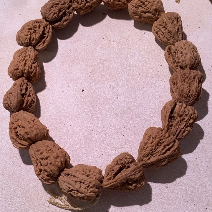 手串文玩核桃那****？…………