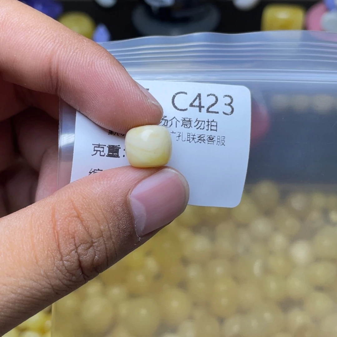 未镶嵌琥珀珠宝奇石