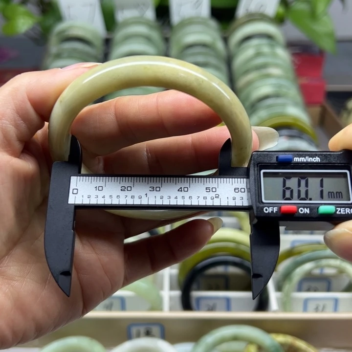 蛇纹石玉未镶嵌手镯4