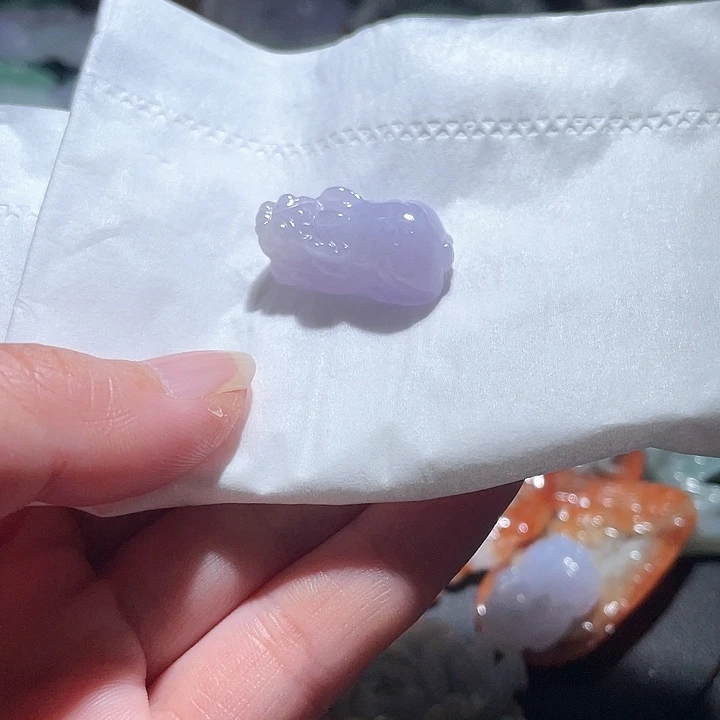 颈饰未镶嵌翡翠，天