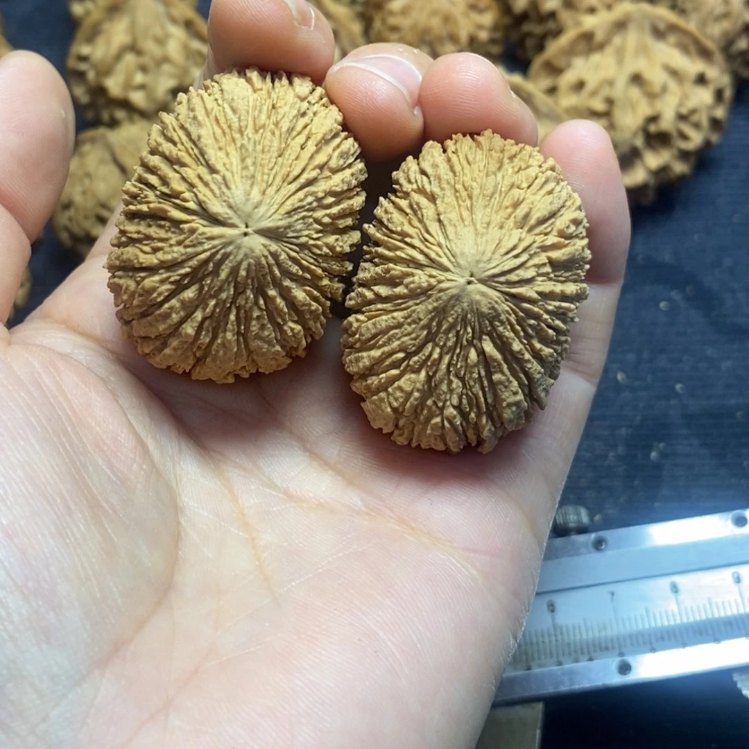 文玩核桃吊坠猴头40