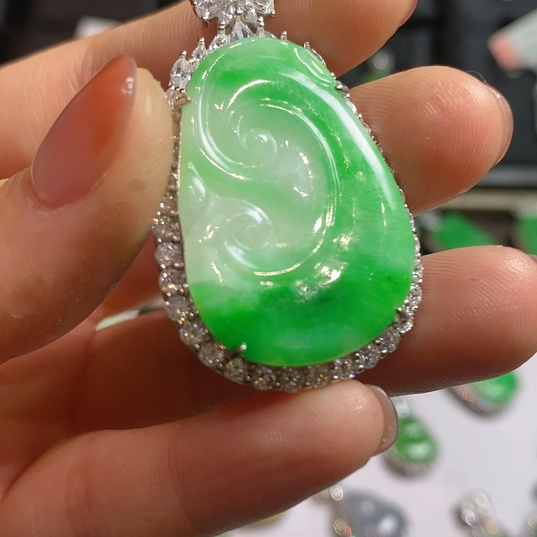 翡翠颈饰银S925镶嵌天然翡翠