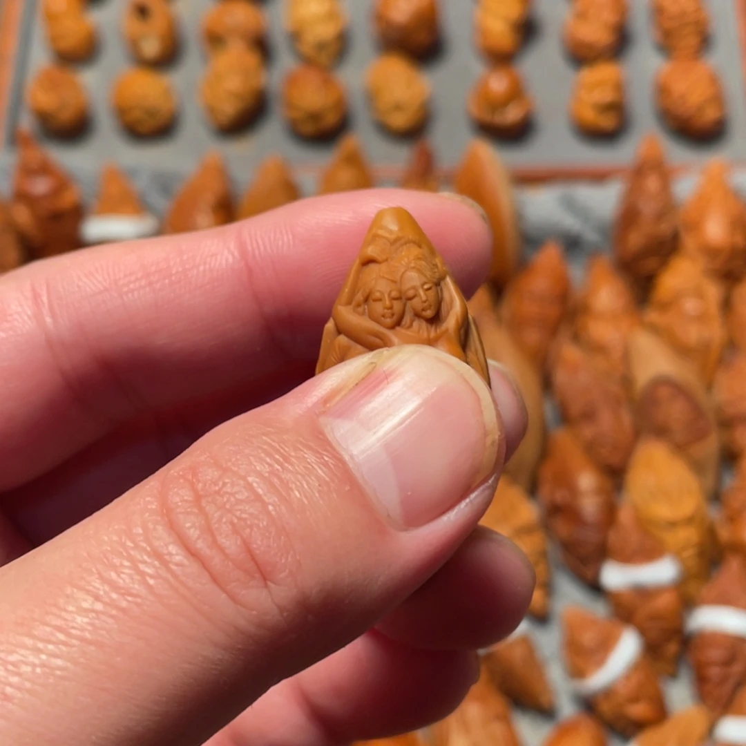 L***S橄榄核手串/手链五朵花美女