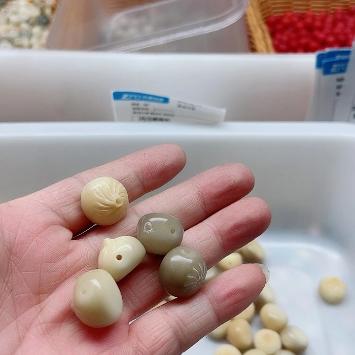 白玉菩提吊坠瑕疵17包子5颗