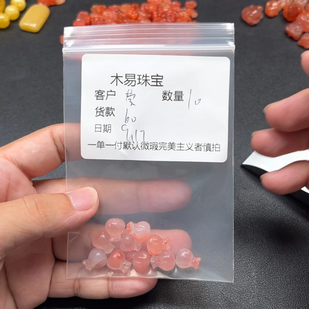 莹***儿未镶嵌配饰南红玛瑙