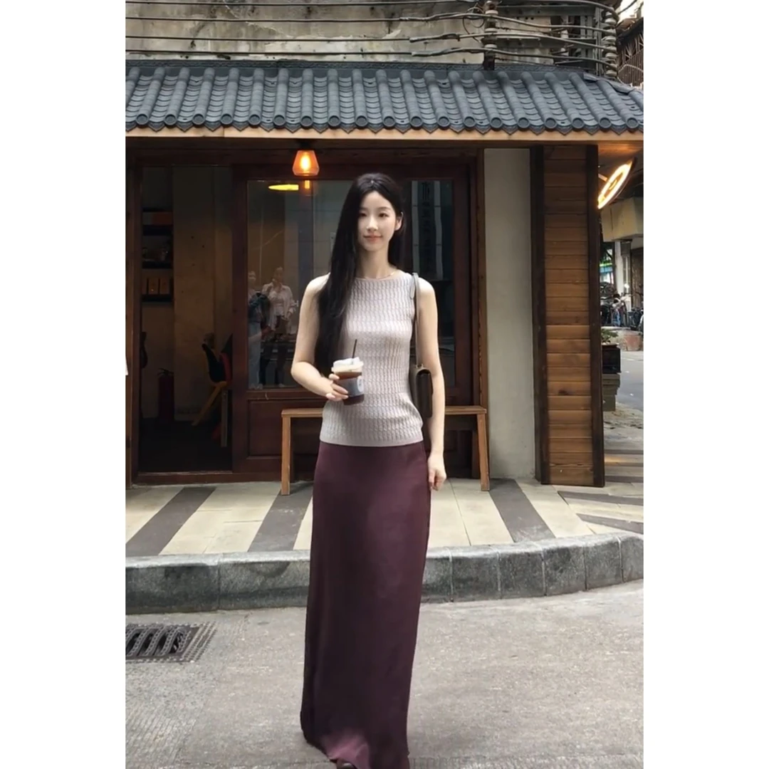 法式高级感时尚轻熟风麻花针织背心上衣搭配垂坠感包臀半身裙套装