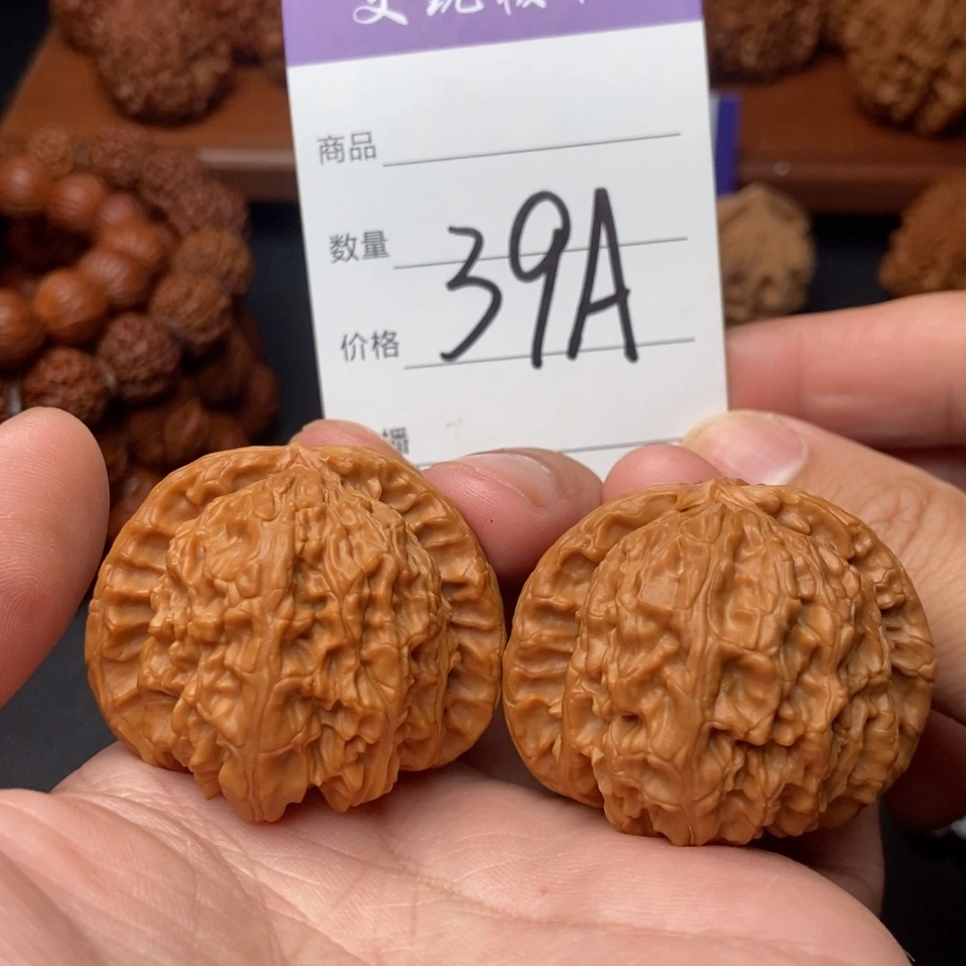 文玩核桃吊坠42白狮子