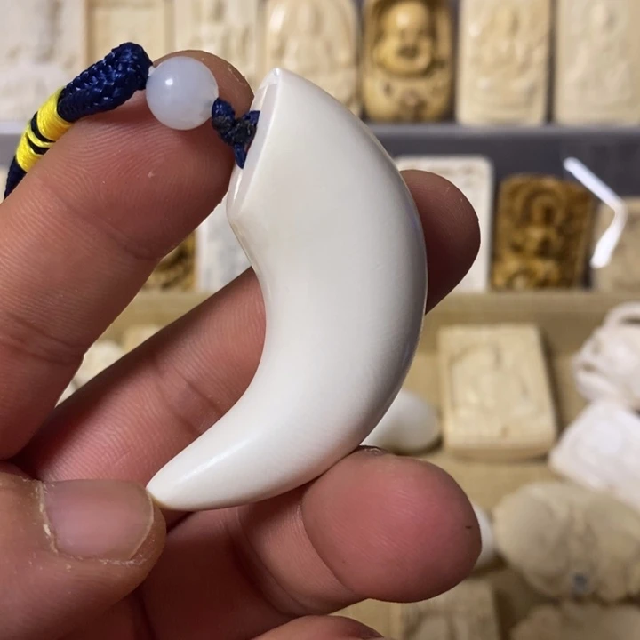 清**酒天然猛犸牙雕刻品