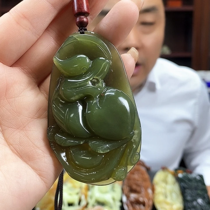 蛇纹石玉吊坠未镶嵌