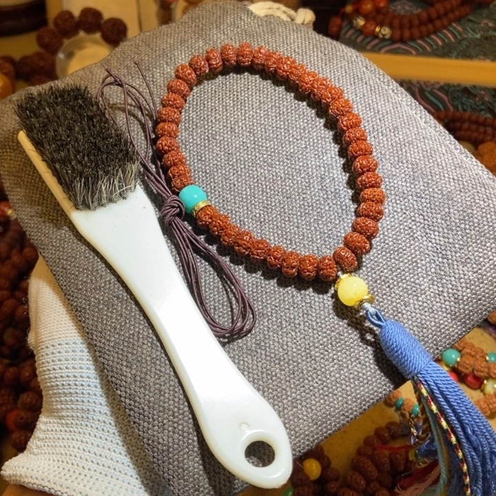 我***岁吊坠金刚菩提96玉化手持