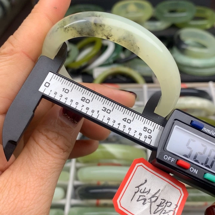 蛇纹石玉未镶嵌手镯983