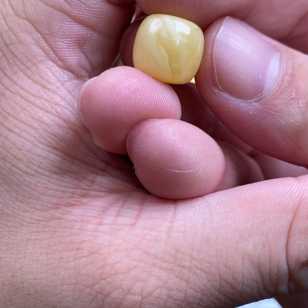 超***哥蜜蜡未镶嵌裸石配饰