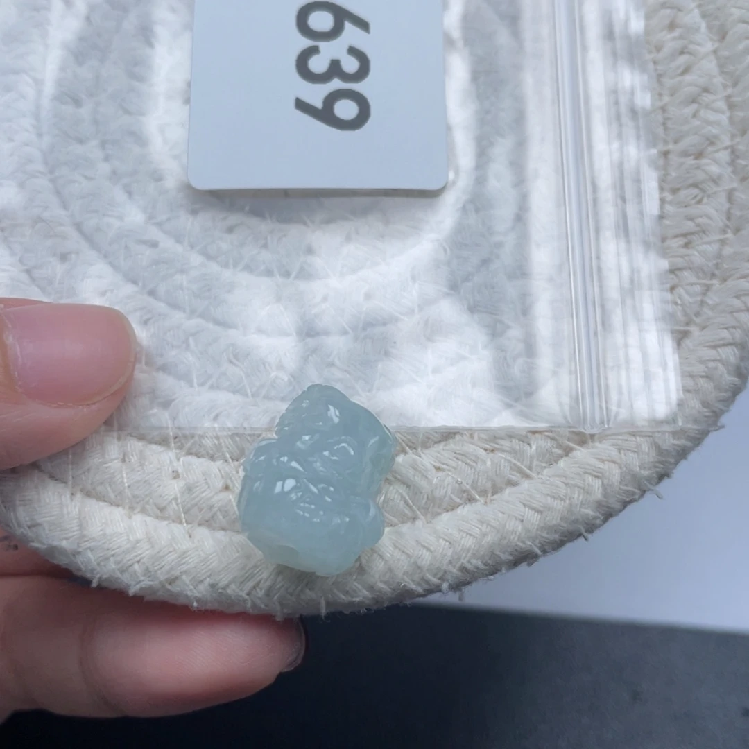 星***闪翡翠未镶嵌颈饰天然A货缅甸翡翠羊