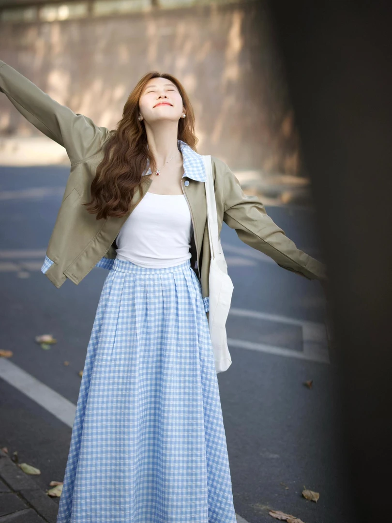 2025冬季新款韩系简约休闲蓝色格子拼接夹克外套温柔风格纹半身裙