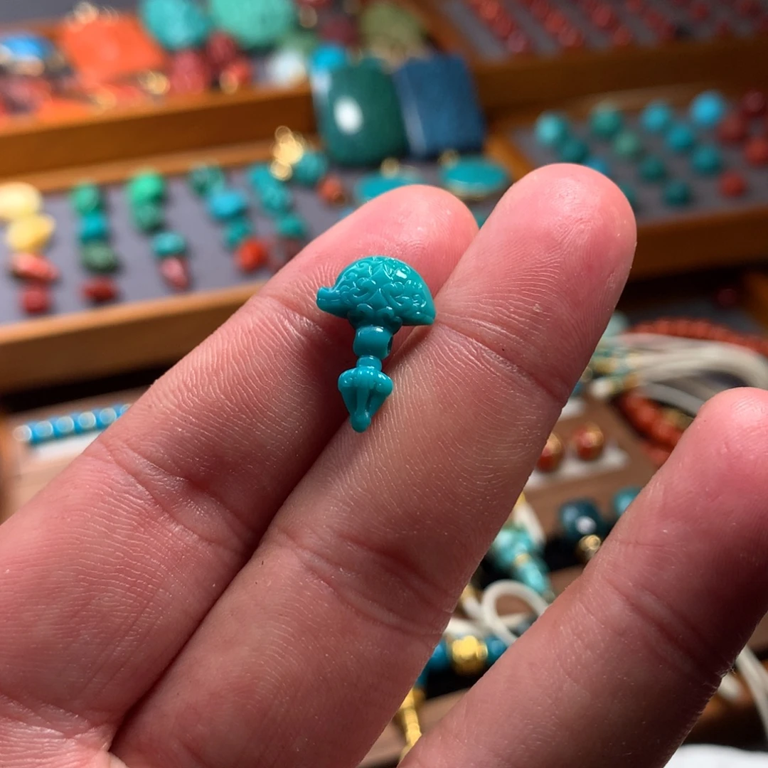 绿松石未镶嵌钺刀