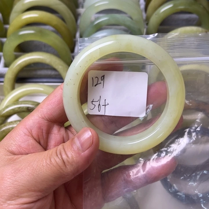 蛇纹石玉未镶嵌手镯129