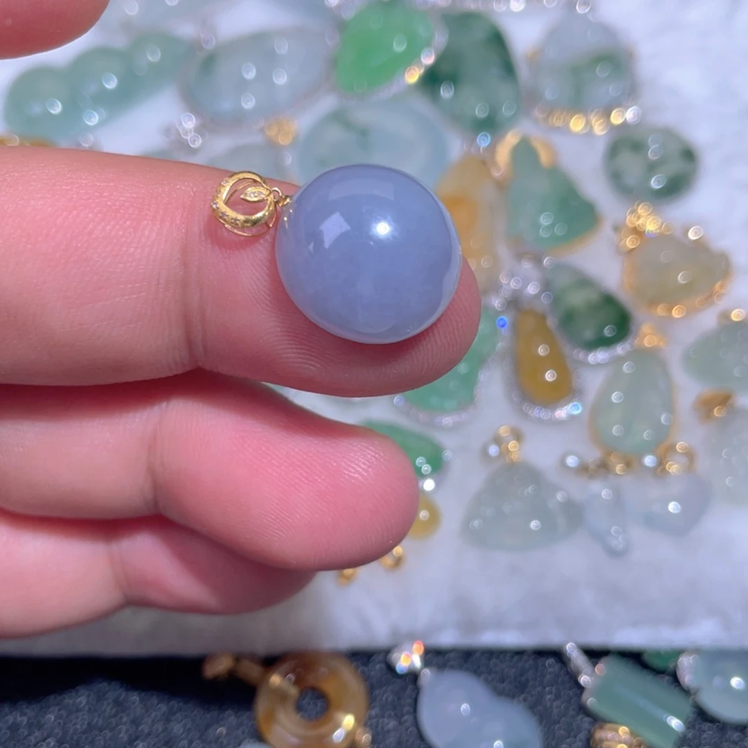 颈饰18K金镶嵌翡翠