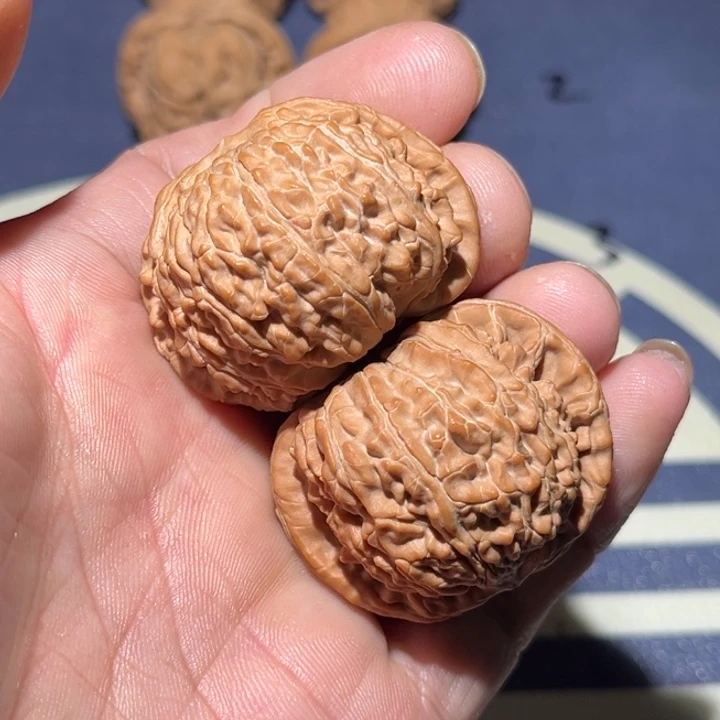 文玩核桃吊坠40闷白全品