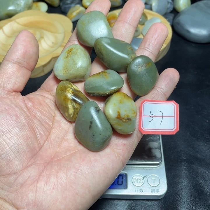 和田玉未镶嵌颈饰人**湖57