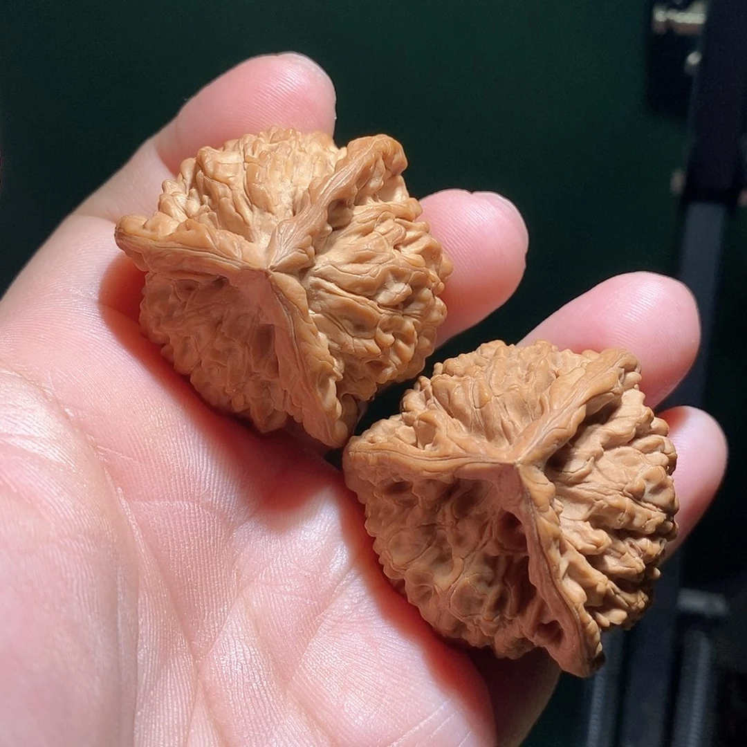 文玩核桃把件43王勇三棱全品