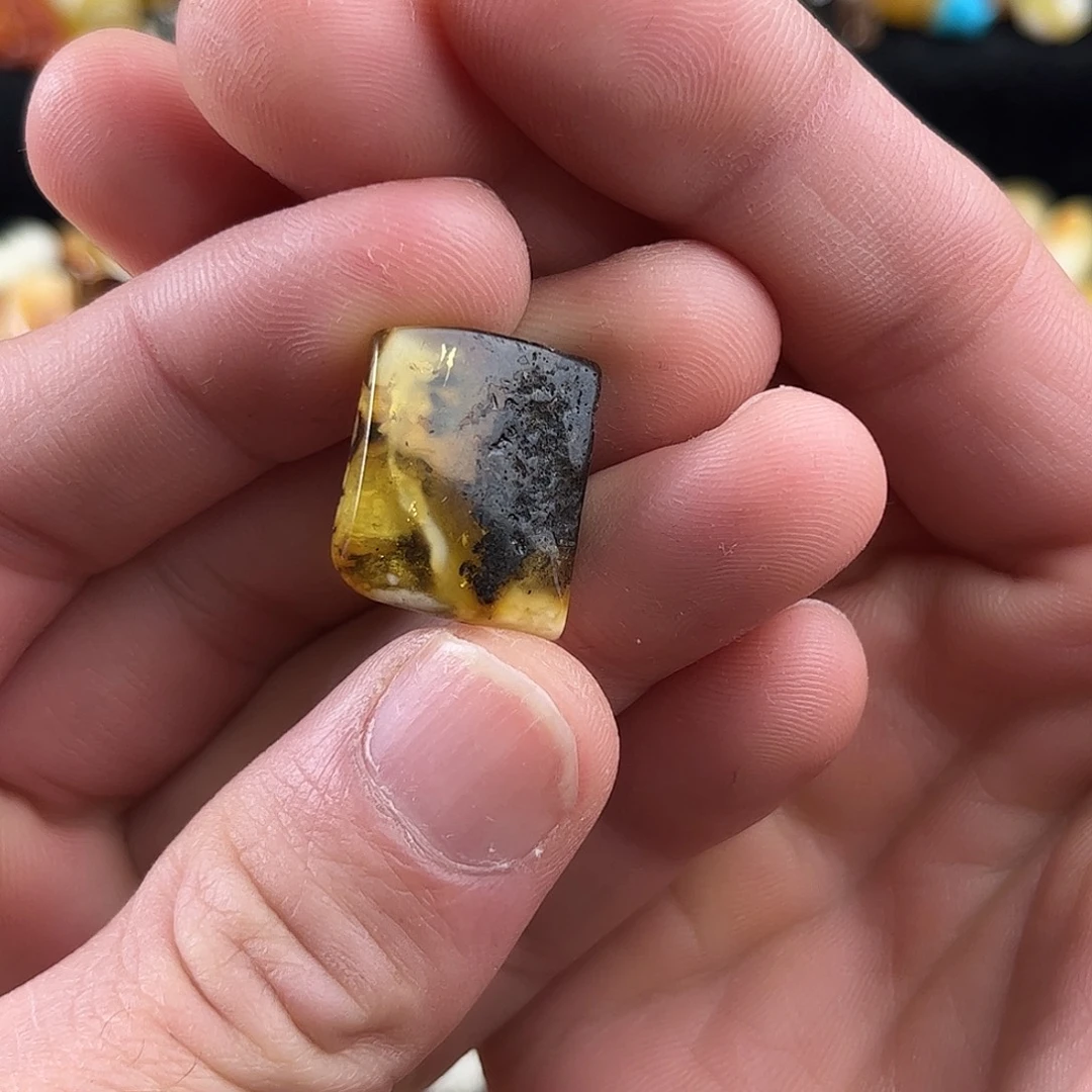 蜜蜡未镶嵌珠宝奇石