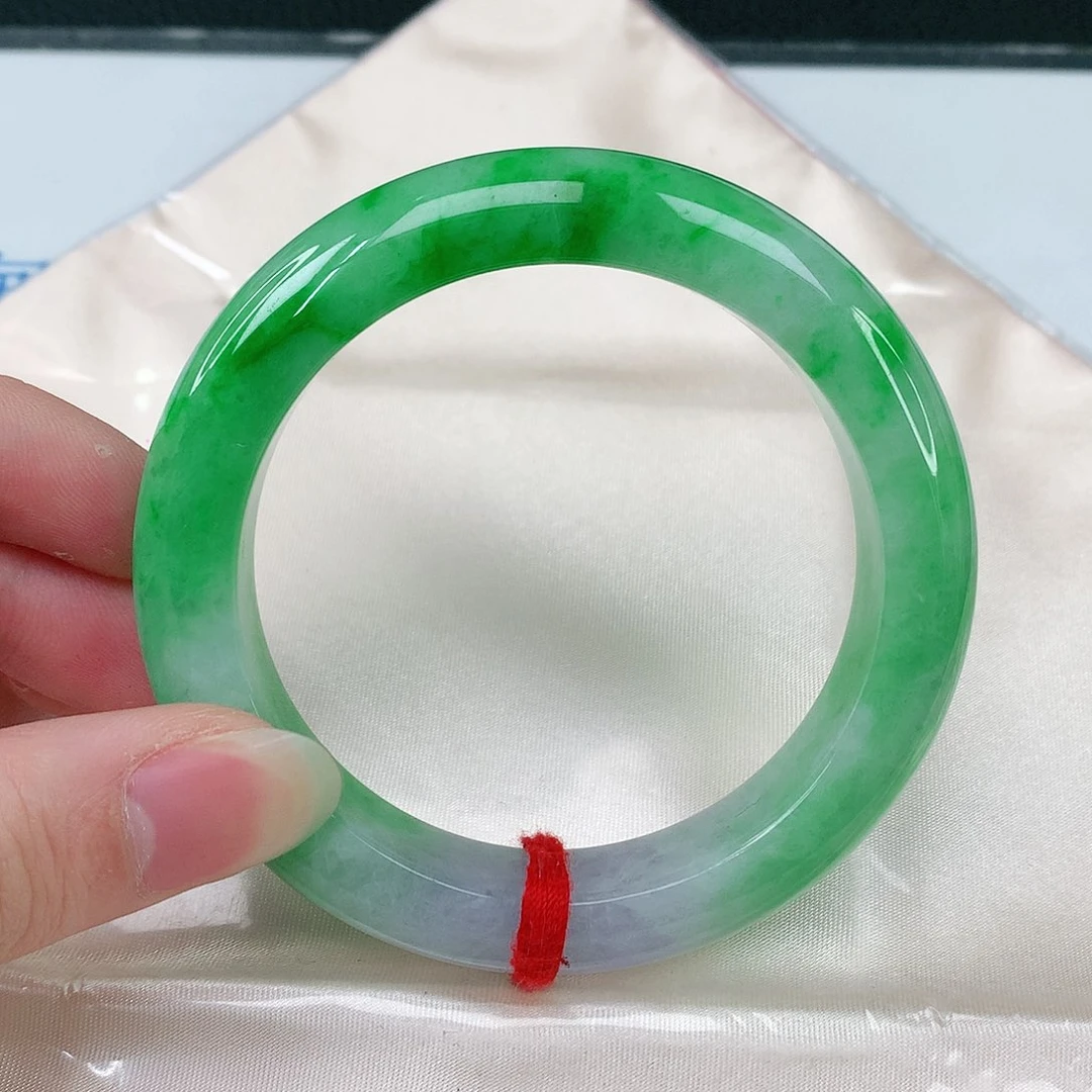 翡翠手镯未镶嵌翡翠