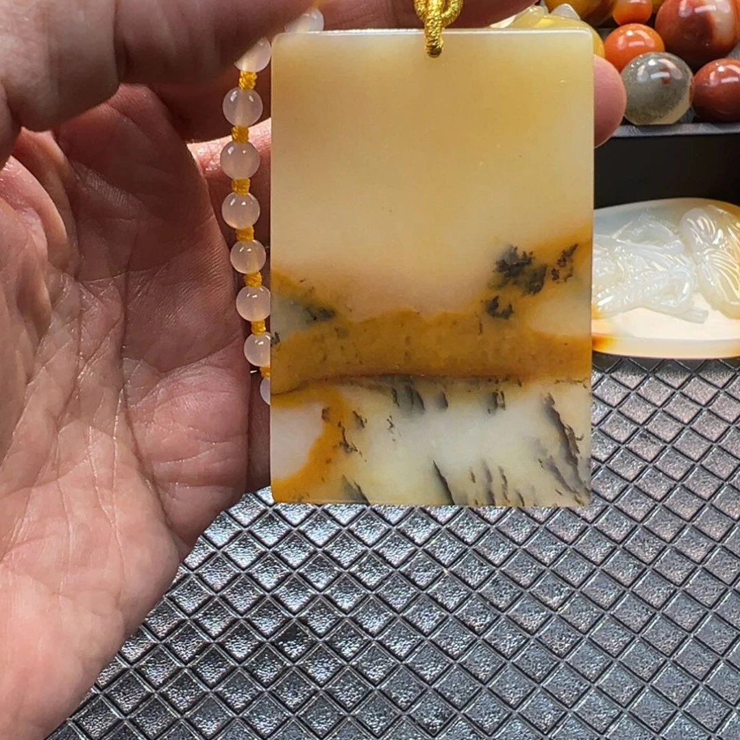 石英质玉未镶嵌颈饰