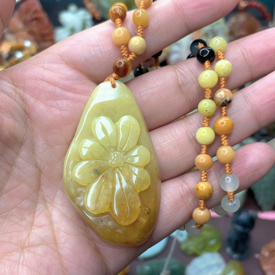 蛇纹石玉颈饰未镶嵌