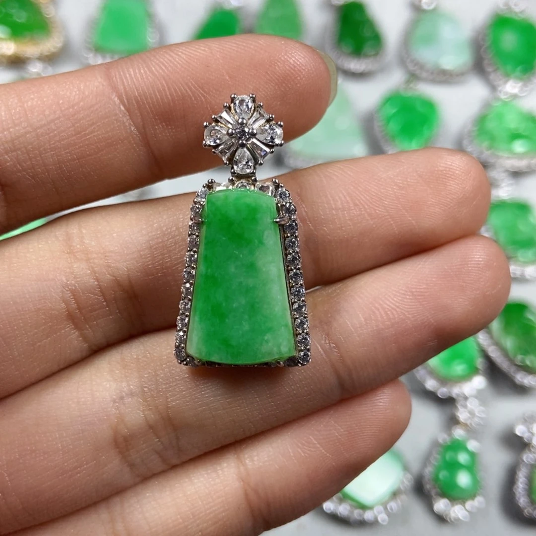 颈饰未镶嵌翡翠无事牌