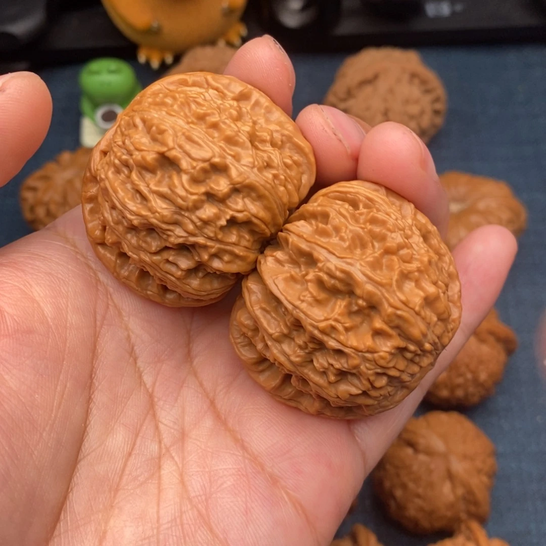 文玩核桃把件42精品老树球白43克