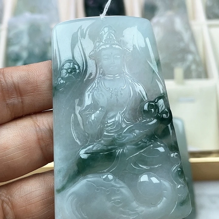 翡翠未镶嵌颈饰淡**笶天然翡翠A货普贤菩萨