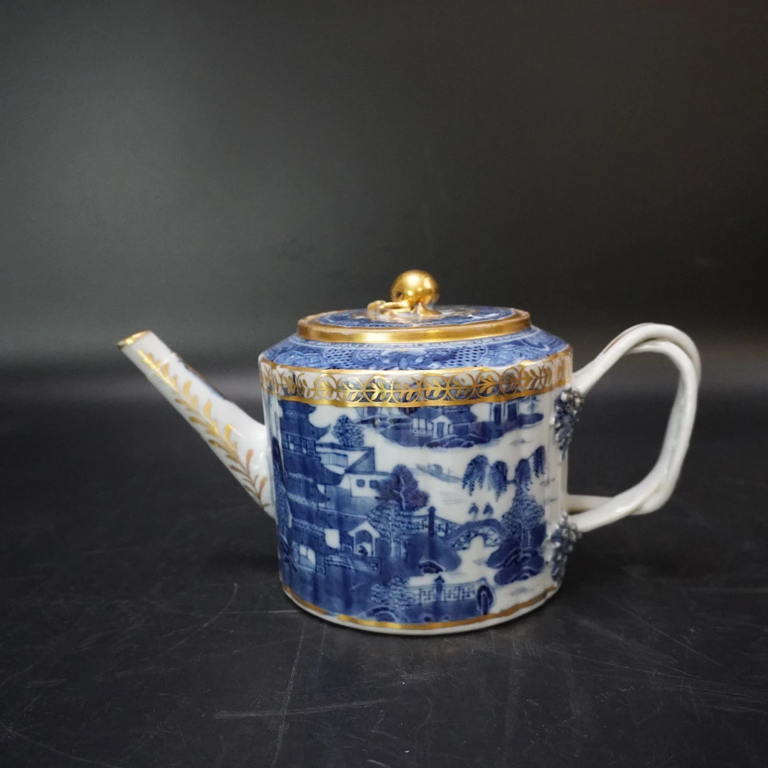 Lot25120275清乾隆青花亭台楼阁山水纹执壶 高：约12.3cm